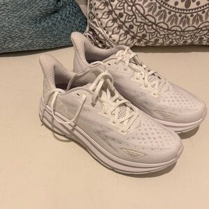 Hoka Women's White Clifton 9